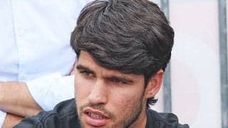  アルカラス 負傷離脱中に弟の試合観戦 