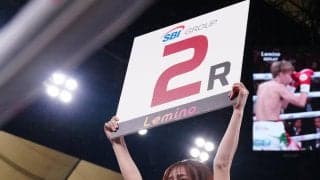 「ラウンドガール可愛い」「豪華すぎる」“リングの華”に熱視線…世紀の一戦前にSNS話題沸騰
