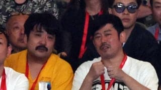 鈴木もぐら＆岡野陽一が横並び観戦　“世紀の一戦”に著名人続々…堺正章や菅田将暉らも現地に