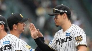 阪神・藤川監督　「４割男」佐藤輝の打棒に言及「当然のように見てますけどね」九回４失点には「野球って怖いよと」