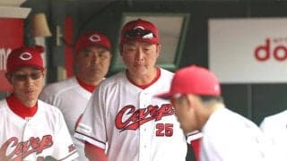 広島・新井監督　平川の捕球ミスは「太陽が（目に）入ったら消えているから」　完封負けは「さすが、大野投手だと」一問一答