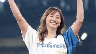 「41歳とか嘘だろ」華やかな女性タレントに虜　笑顔溢れる豪快投球に興奮「めっちゃキレイ」