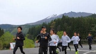 妙高高原でＧＷ合宿中の青学大駅伝チームに地元の有力中学生が体験参加