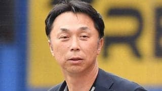えっ来てたの！？宮本慎也氏が人気音楽グループメンバー＆ダンサーと神宮スタンドで観戦　ユニ姿にファン騒然「うらやまー」「繋がりあるんですね、びっくり」