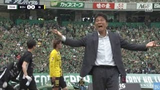 東京V指揮官も不満爆発「どこがカード？」競り合いでの“接触”がイエロー判定「肘が向いているように見えるけど、実際は体で当たってる」「ちょっと厳しいな」