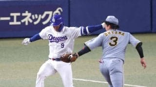 阪神・大山がヒヤリのアクシデント　一塁守備で打者走者と接触　その場にうずくまる