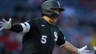 村上宗隆　１４号直後に謎のポーズ？ベンチで両手ぶらぶら＆足ちょこちょこ「この男たちは楽しそう」球団が公開