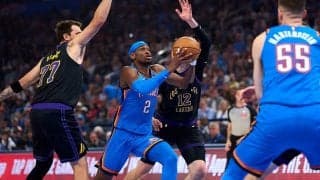 圧倒的不利でも怯まず…王者サンダーとの準決勝へ、八村塁・リーブスらレイカーズが闘志燃やす