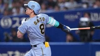 佐藤輝明は「えげつない」リーグ独走の9号アーチに球場騒然、異次元のスイングに他球団ファンも“懇願”「早くメジャーに移籍してください」「軽く振ってスタンド中段だもんな」