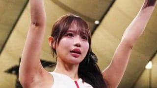 ラウンドガールで話題の29歳が「超絶かわいい」黒色ビキニの大胆ショットが「スタイル抜群」