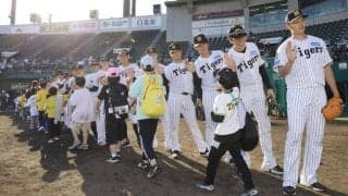 阪神　糸原、西純、今朝丸ら子どもたちに野球教室　ＳＧＬで野球振興イベント