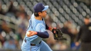 10号だけじゃない…岡本和真の美技にカナダ実況興奮　エースも拍手「何というプレー」