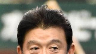 岡本和真の10号にNHK解説も驚き「すごい…右中間に飛距離が」直球を125メートル弾