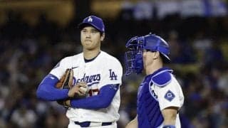 大谷翔平　女房役のスミスが神業キャッチ！思わず絶叫の鬼曲がりスイーパーを鮮やかに　クソボールをアルトゥーベもスイング→三振でピンチ脱出