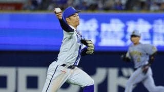 【DeNA】遊撃手でスタメンの京田陽太、広島坂倉将吾のヒット性打球を２度好捕