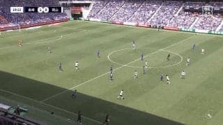 Jリーグで“GKがアシスト”の珍事！波多野豪の60mフィードに「めっちゃいいキック」「まさに電光石火」ファン大興奮
