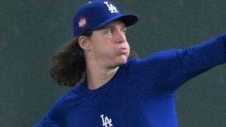 ドジャースまさかのアクシデント　先発グラスノーが１回１９球で緊急降板　球団発表「腰痛」　二回ウォームアップ中に体の異変訴える　初回に先頭打者被弾