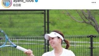 「車も靴も真っ赤でかっこいい」　美人アスリート福岡の愛車「写真撮ったらいい感じに色合ってた♥」と投稿　ＳＮＳ「センス良過ぎです！」「似合ってますね」