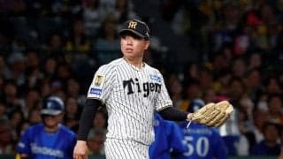 阪神が四回に２失点　２失策が絡む　２死一、二塁で左前に落ちる安打を左翼・福島が後逸　２者の生還を許す