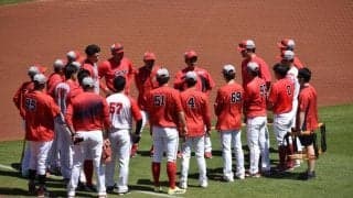 広島が練習開始前に青空ミーティングを開催　藤井ヘッドが野手陣に約５分間熱弁　負ければ最下位転落の可能性