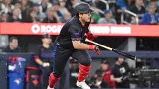 岡本和真、ゲレーロJr.からまさかの洗礼　適時打＆好守連発…最後に届けた「ありがとうございます！」