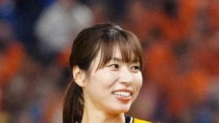 新鍋理沙さん「人の顔に全体重かける犬」愛犬との２ショットに「信頼しきってる」「かわいい」
