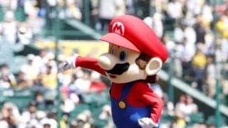 「マリオ　野球してたやろ笑」松坂大輔投手に似てる！？甲子園で始球式→タメが効いたフォームが美しいｗ「どこでもいい球投げてる」「中の人一緒かな」