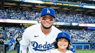 ドジャース　ミゲル・ロハスの長男がパパと激似！「そっくりだね」「私の心を溶かす」長女もかわいい！家族で始球式に「最高だったね」すっかり父の顔に