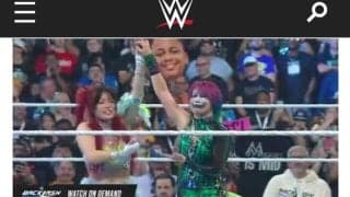 【WWE】イヨ・スカイがアスカと因縁決着のシングル戦勝利、試合後アスカからキス＆抱擁で和解