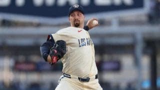 ドジャース・スネルが復帰登板で好投ならず　3回5失点で降板　ロバーツ監督と話し込む