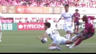 「ハンドなん？」「あれを取るのはつまらなすぎる」長崎DF、必死のシュートブロックが痛恨のPK判定→ファンから同情の声「責められないな」