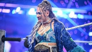 「美貌がすごい」派手髪の人気日本人女子レスラー、“オーラ爆発”新コスチュームのビジュアルをファン大絶賛