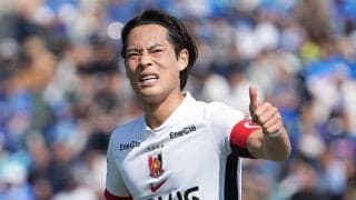 浦和レッズ主将の元おはガール妻、スタジアム観戦日の準備動画で夫愛アピール！“ヴァンクリ×デニム”の上品スタイルに｢ガン見しちゃう｣