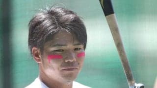 阪神　アイブラックじゃなくアイピンク！？母の日特別仕様で練習風景が一変　真っピンクのプロテクターも登場