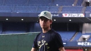 【オリックス】岸田監督45歳の誕生日に「NPBマザーズデー」西川＆渡部はド派手な靴下で練習