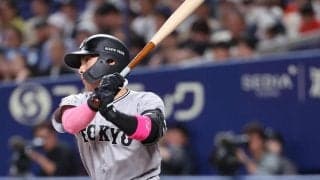 【巨人】４試合ぶりの先制点は育成出身・平山功太の先制適時打　ピンク色のアームスリーブ着用