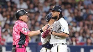 オリックスのエスピノーザが怒　日本ハム・カストロのタイムのタイミングに不満あらわ　物々しい雰囲気に場内ざわめく