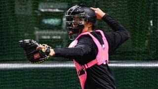 【ソフトバンク】渡辺陸が「母の日」仕様のピンクプロテクターで天国の母へ感謝「忘れないように」