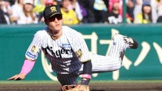 【阪神】小幡竜平が美技で救った　痛烈打球をすばやい身のこなしで併殺　岩崎優が最前列で出迎え