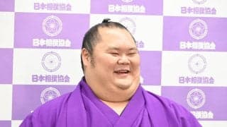 「千代丸たんの警備」若者頭転身の千代丸、協会ジャンパー着用し真剣な表情で花道警備に反響続々