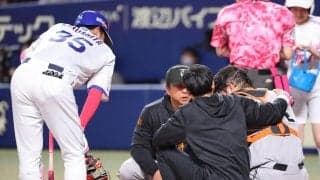 【巨人】ヒヤリ…大城卓三のヘルメットにバット直撃　中日木下のフォロースイング　プレーは続行