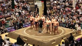 「47歳に見えない！イケメンすぎる！」上地雄輔、黒Ｔシャツ姿で大相撲夏場所初日観戦