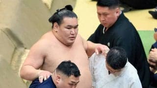 豊昇龍が右太もも痛めたか　高安に敗れた際になかなか立ち上がれず　車いすで診療所に向かう