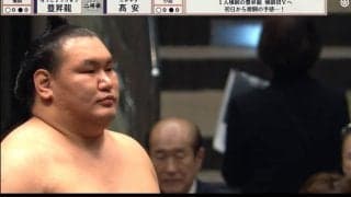 豊昇龍が25秒間の睨み合い…直後アクシデントに襲われる 元若乃花「無理だ…歩かない方が良い」横綱の“異変”に場内は騒然