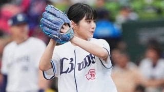 黒髪美女が「ドッキドキでした」　豪快投球で話題の23歳、ユニ姿で明かした胸の内