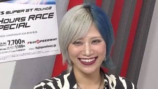 ぱーてぃーちゃん信子、生放送のハプニングに“神対応” 胸元あらわな衣装姿でスタジオ盛り上げ反響「セクシー」「カッコいい」