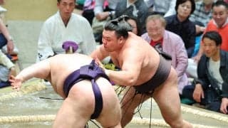 先場所優勝の霧島が２連勝　義ノ富士に勝利　２横綱１大関休場の場所で重責担う
