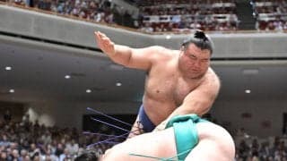 高安、初日から２連勝　悲願の初賜杯へ「まだまだ先は長いので、リラックスしてやりたい」