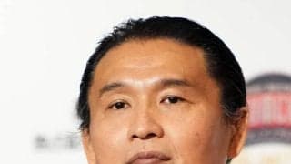 サングラスにポロシャツ姿の貴乃花氏、江の島で愛犬と散歩「カッコイイ」「令和の若大将」の声
