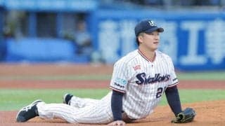 ヤクルト衝撃　吉村６球で緊急降板　佐藤輝の１７３・５キロライナーが右手付近直撃で負傷　佐藤輝も心配　首位攻防初戦開始４分で先発にアクシデント
